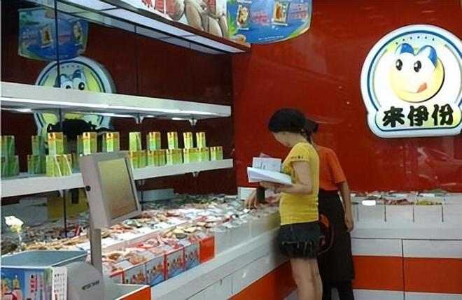 又一零食巨頭爆雷！暴跌1038%，食品變質發霉吃出毛發！